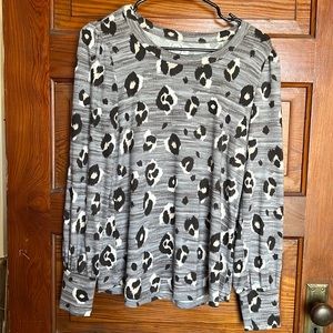 Women’s Maurice’s dress shirt.
